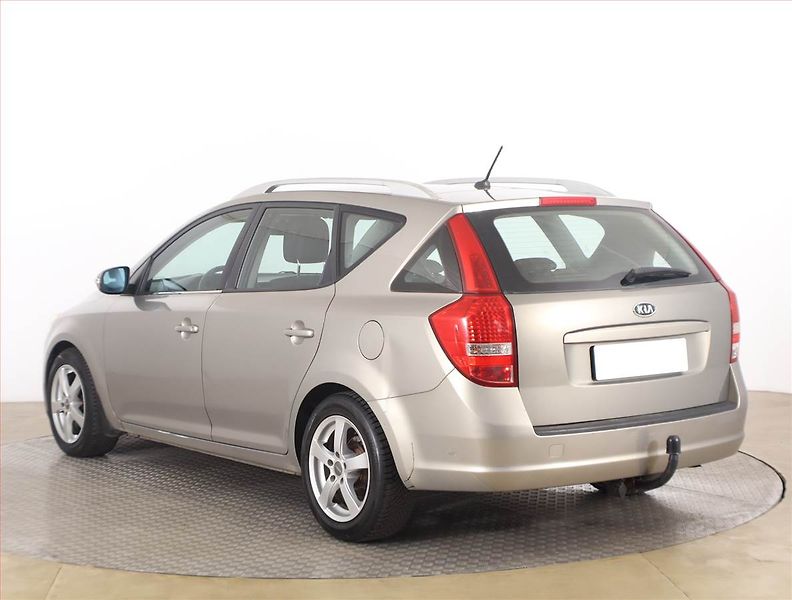 Kia Ceed (2010) 1.4 CVVT, Serv.kniha, nová STK - fotka 4 z 15