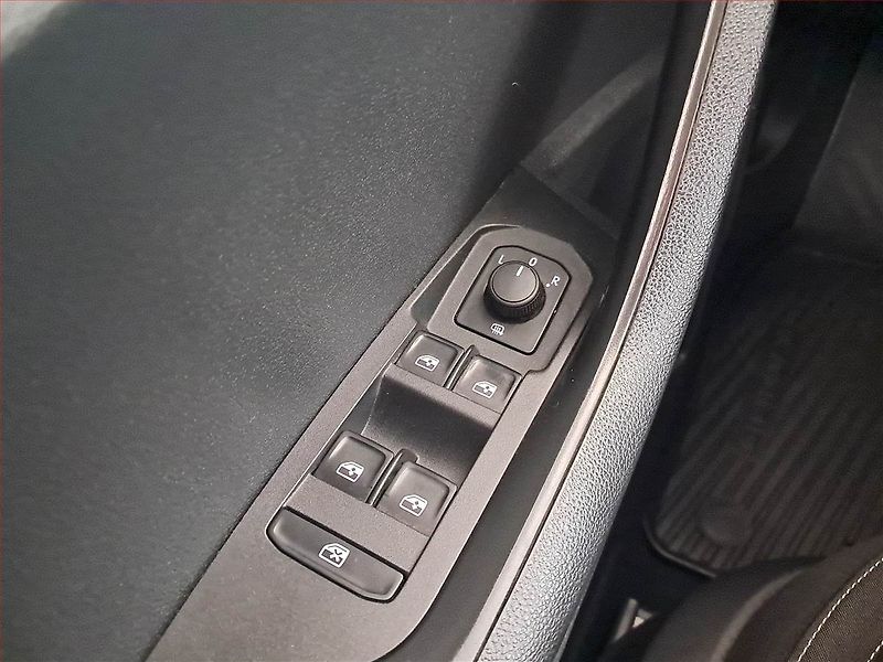 Škoda Karoq (2019) 1.5 TSI - fotka 15 z 15