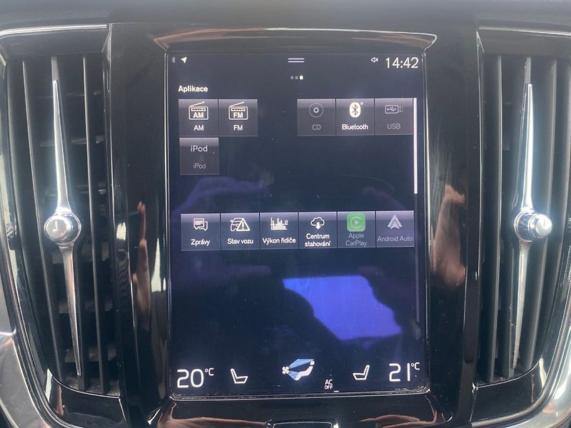Volvo S90 (2018) 2,0 D4 Inscription-aut.(140kW) - fotka 19 z 27