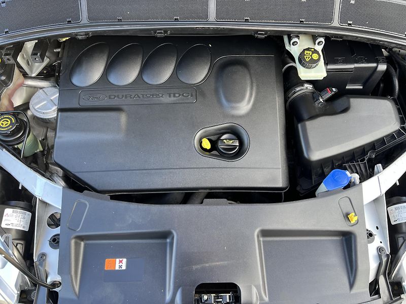 Ford S-MAX 2.0TDCi 103kw AUTOMAT TEMPOMAT - fotka 30 z 40
