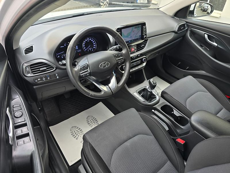 Hyundai i30 1.5i COMFORT LED KAMERA NAVI - fotka 10 z 41