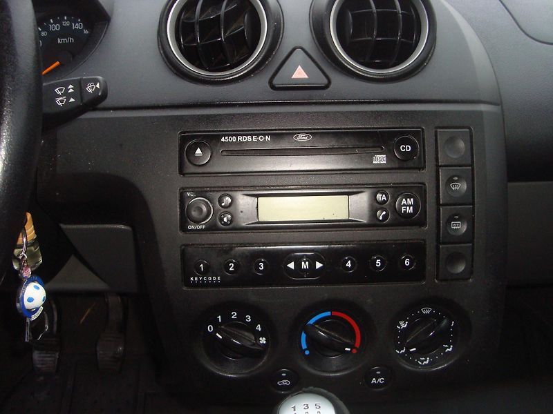 Ford Fiesta (2002) 1,4TDCI - fotka 15 z 17