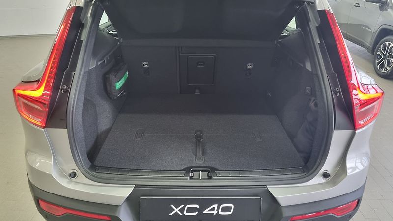 Volvo XC40 (2026) B3 2.0L 163 HP AT7 FWD CORE - fotka 8 z 17