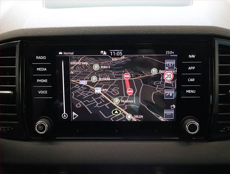 Škoda Karoq (2024) Sportline 1.5 TSI - fotka 13 z 24