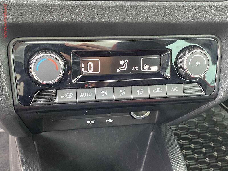 Škoda Fabia (2017) 1.0TSi, Panor, AC, park.čidla - fotka 15 z 17