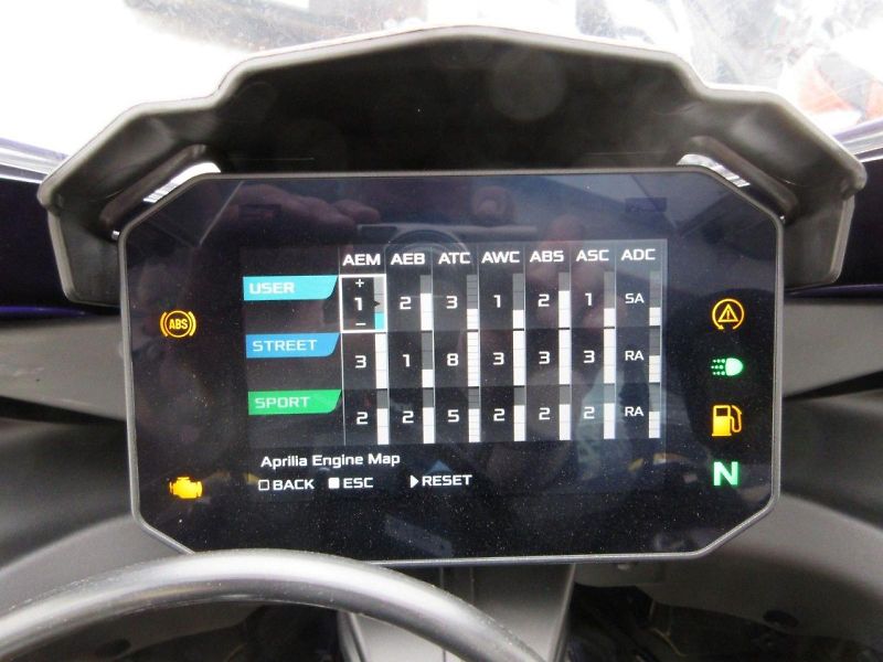Aprilia (2026) RSV 4 Factory 1100 e5+ - fotka 12 z 14