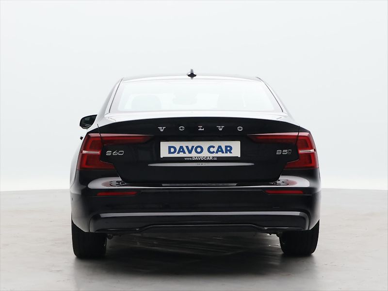 Volvo S60 2,0 B5 184kW AWD Ultimate Dark - fotka 6 z 29
