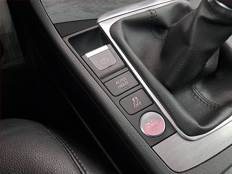 Volkswagen Passat (2014) 2.0 TDI, Navi, Xenony - fotka 17 z 23