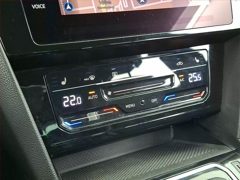 Volkswagen Passat (2021) 2.0 TDI, Automat, Kůže, Navi - fotka 17 z 23