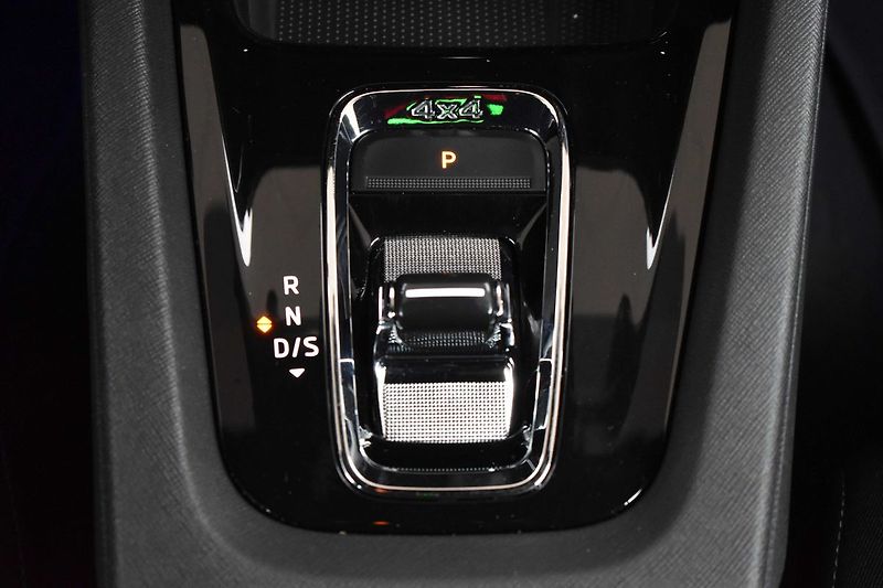 Škoda Octavia 2.0 TSI SPORTLINE*DCC*4x4*ČR - fotka 28 z 58
