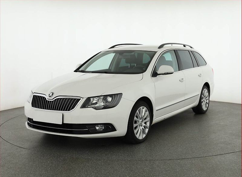 Škoda Superb (2014) 2.0 TDI, Serv.kniha, Navi - fotka 2 z 19