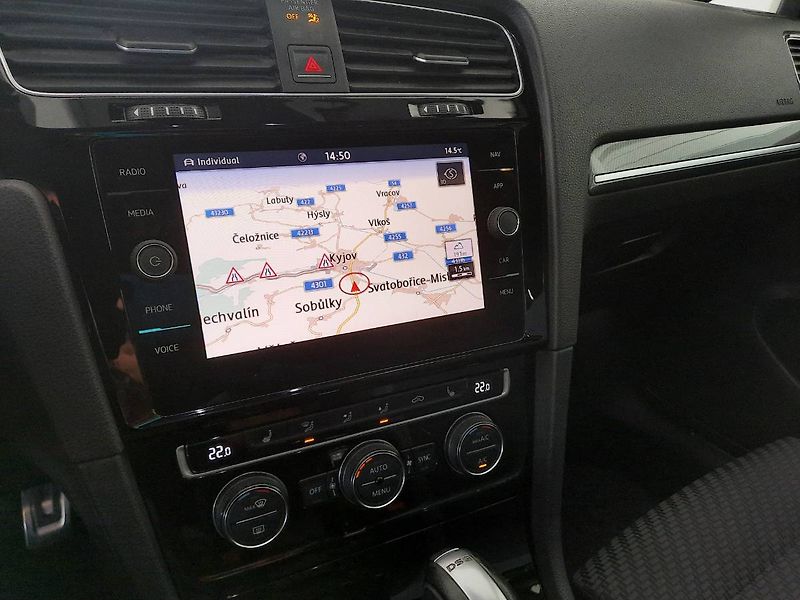 Volkswagen Golf (2017) 1.5 TSI (110kW/150k) DSG, R-Li - fotka 9 z 21