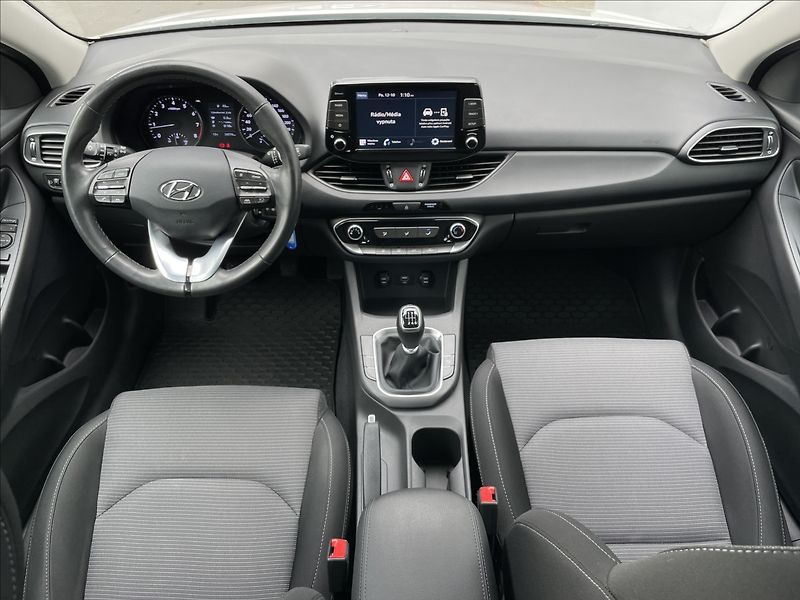Hyundai i30 1,5 CVVT Combi Comfort - fotka 6 z 23