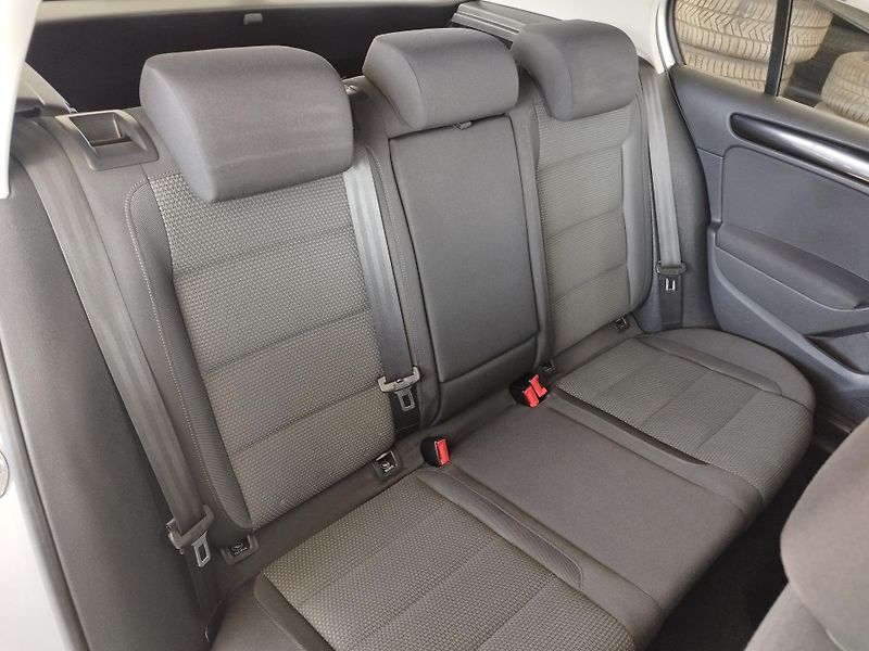 Volkswagen Golf (2010) 1,4TSI,90KW,DSG,ALU,NOVÉ ROZV. - fotka 12 z 27
