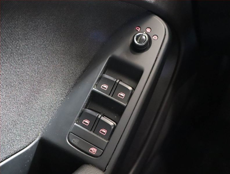 Audi A4 (2009) Ambiente 2.0 TDI, Serv.kniha - fotka 15 z 19