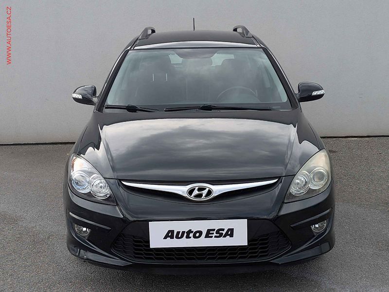 Hyundai i30 (2010) 1.6i, ČR, AC, park.asist - fotka 2 z 13