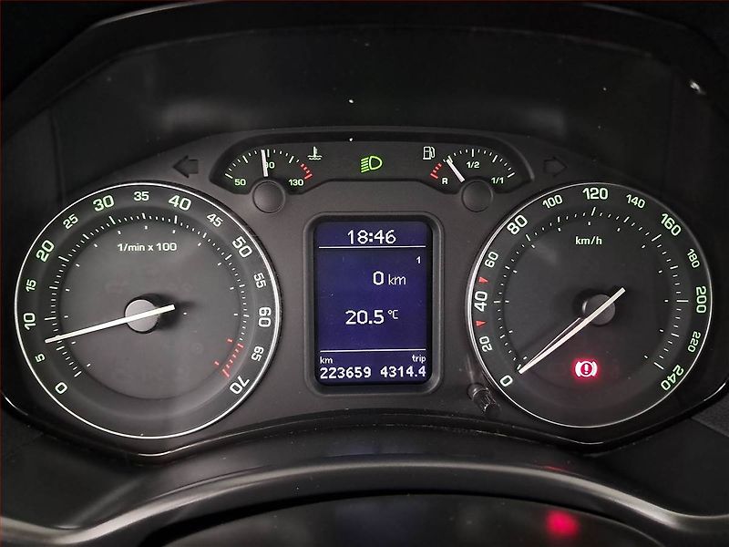 Škoda Octavia (2008) 1.6, po STK, rezervace - fotka 11 z 16
