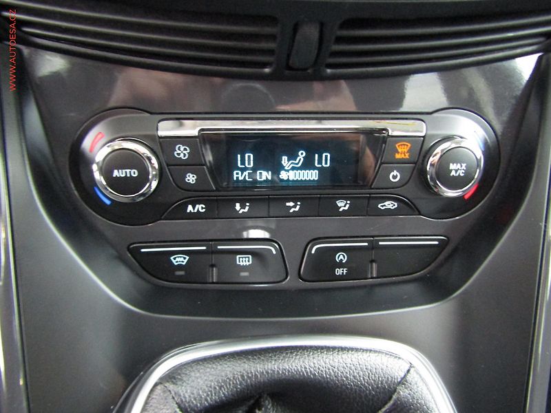 Ford Kuga (2015) 2.0 TDCi 4x4, Titanium - fotka 18 z 21