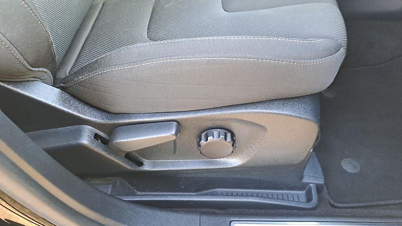 Ford S-MAX 2.0 EcoBlue Titanium REZERVACE - fotka 9 z 30