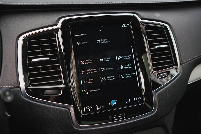 Volvo XC90 (2019) B5 AWD - fotka 19 z 28