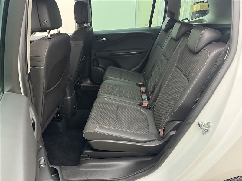 Opel Zafira 2,0 96kW VÝHŘEV SENZORY DPH ČR - fotka 33 z 35