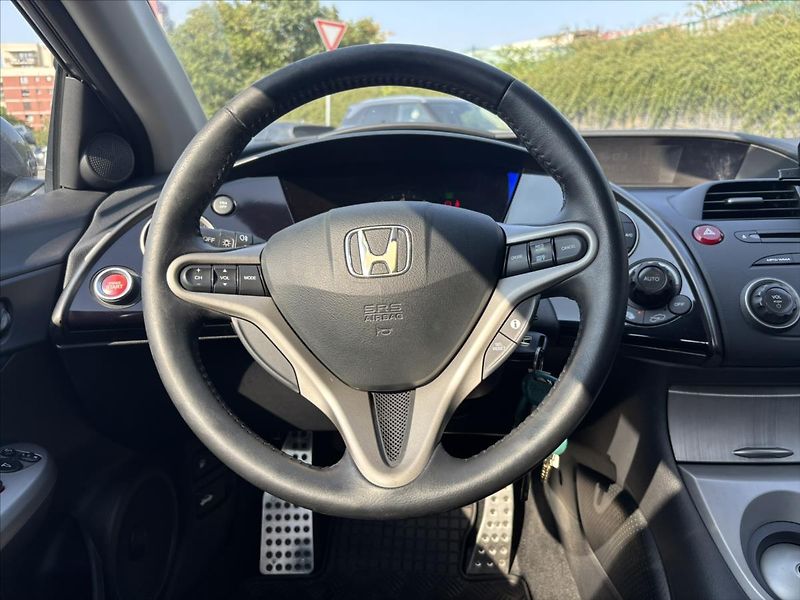 Honda Civic 1,8 V-Tec 103kW 1.ČR SERVISKA - fotka 16 z 31