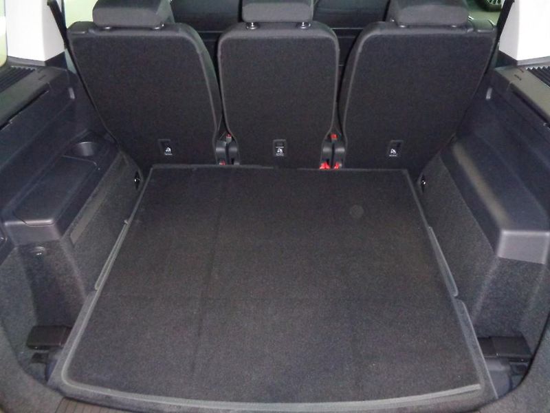 Volkswagen Touran 1.5 TSI 7DSG PEOPLE  110 KW - fotka 26 z 30