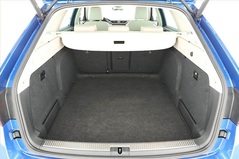 Škoda Superb (2022) Style Plus 2.0 TSI - fotka 19 z 20