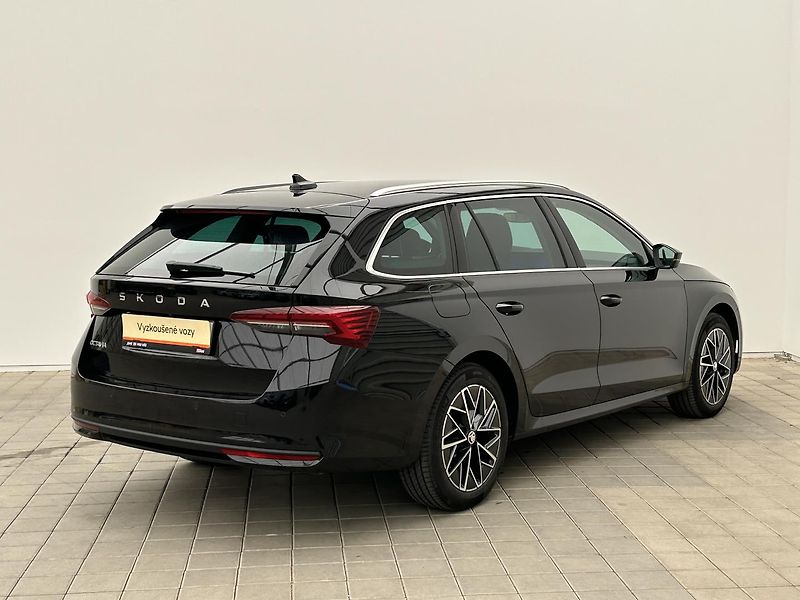 Škoda Octavia 1.5 TSI Top selection - fotka 2 z 35