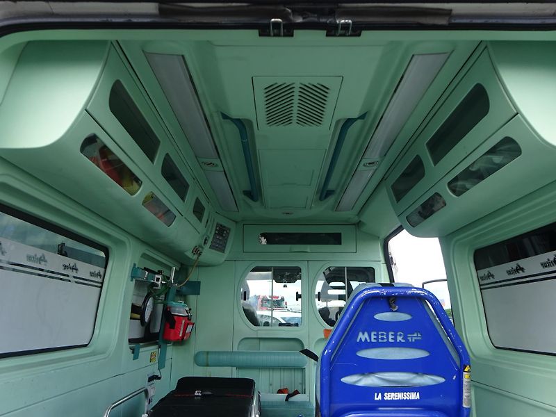 Fiat Ducato 3.0JTD VYBAVENÝ SANITNÍ VŮZ - fotka 24 z 28