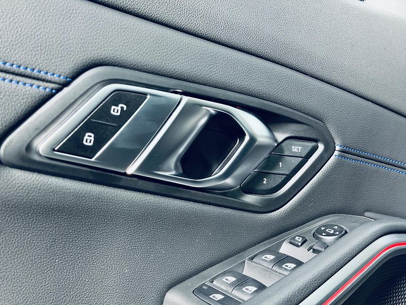 BMW Řada 3 (2023) 330d*xDRIVE*M-PAKET*ZÁR*TAŽNÉ - fotka 14 z 41