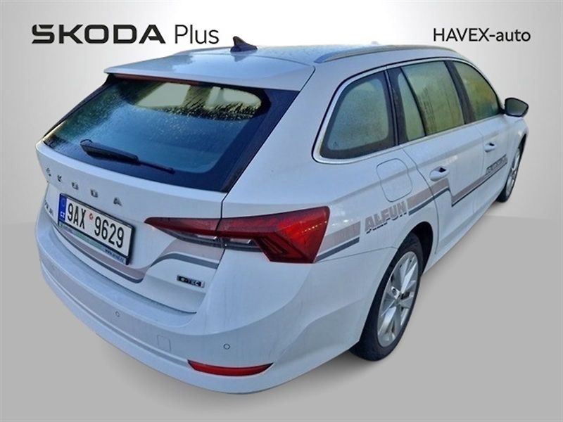 Škoda Octavia (2023) Combi 1.5 TSI M-HEV DSG Style - fotka 2 z 5