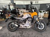 Moto Guzzi V 100 Stelvio (2025) Stelvio V100 Giallo Savana E5+ - náhled 8