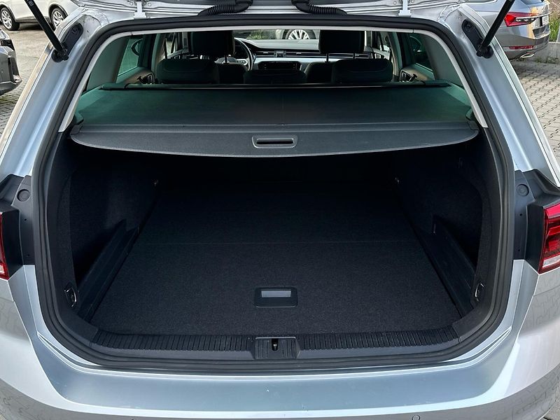 Volkswagen Passat Business Premium 2,0TDI 110kW - fotka 15 z 25