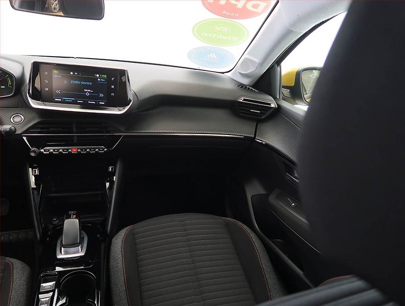 Peugeot 208 (2021) Active 50 kWh, SoH 93% - fotka 8 z 22