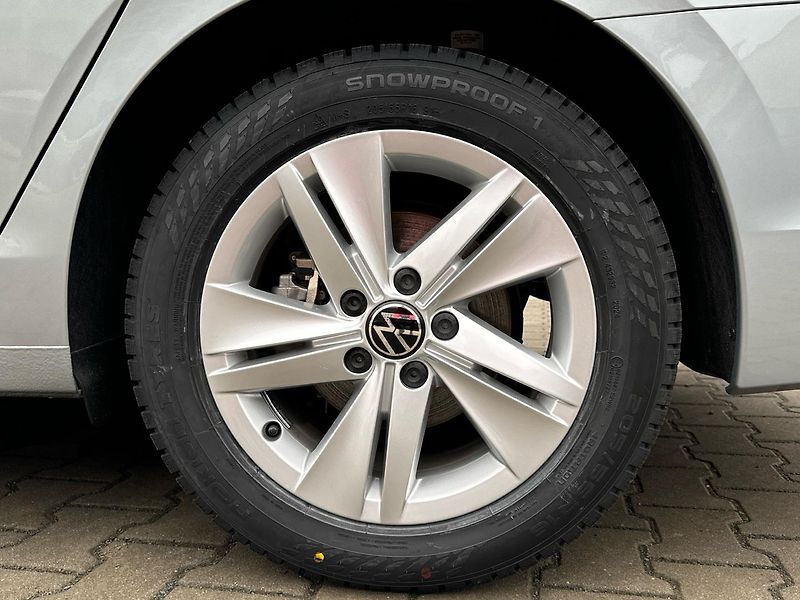 Volkswagen Golf Life 1,5 eTSI 7DSG mHEV - fotka 10 z 29
