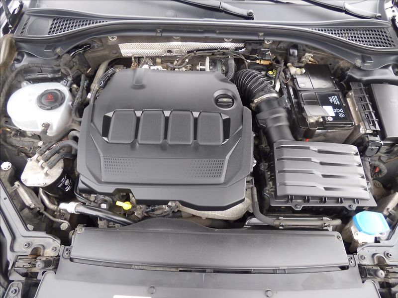 Škoda Superb 2,0 TDI DSG CRYSTAL LIGHT  Sty - fotka 74 z 78