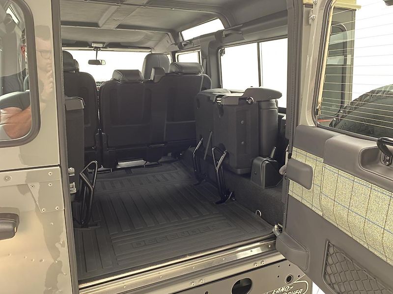 Land Rover Defender (2024) WORKS V8 ISLAY ED. REZERVACE - fotka 23 z 40