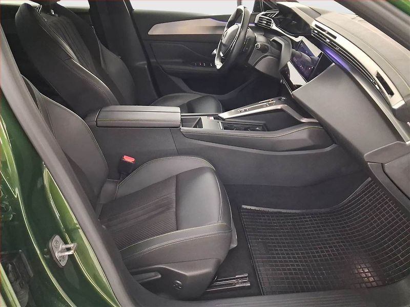 Peugeot 308 (2023) GT Hybrid 180 - fotka 9 z 20