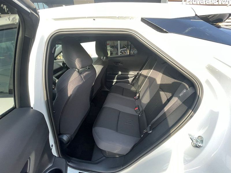 Toyota C-HR 1.8 Hybrid 140HP Style - fotka 24 z 26