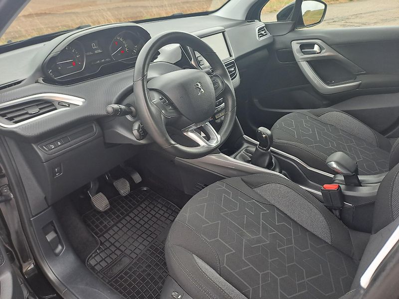 Peugeot 2008 (2017) 1.2  1. MAJITEL ČR PĚKNÝ STAV - fotka 9 z 31