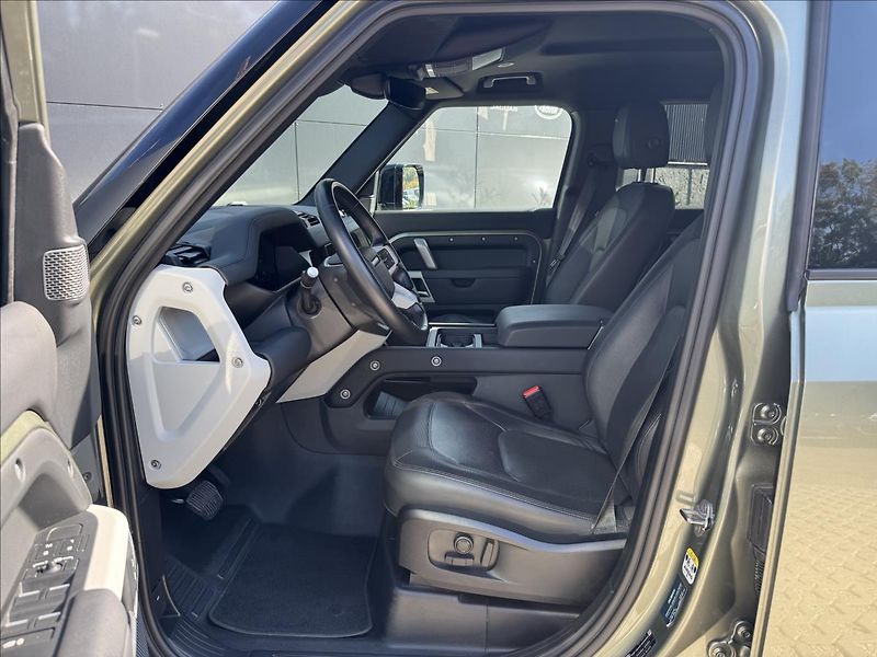 Land Rover Defender 3,0 110 D250 X-Dynamic SE ČR D - fotka 11 z 31