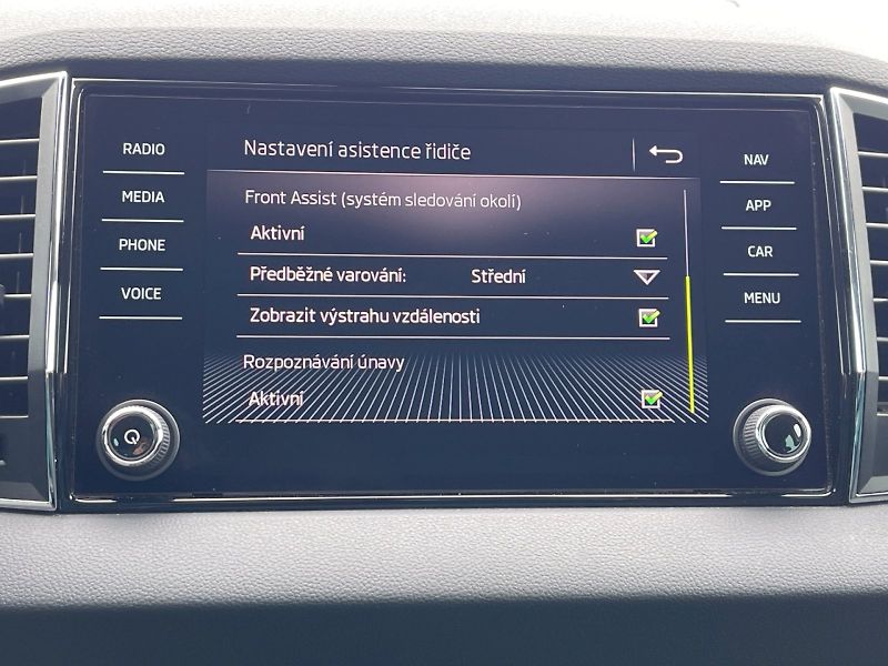 Škoda Karoq (2019) 1.6 TDI 85 kW Style Plus - fotka 18 z 34