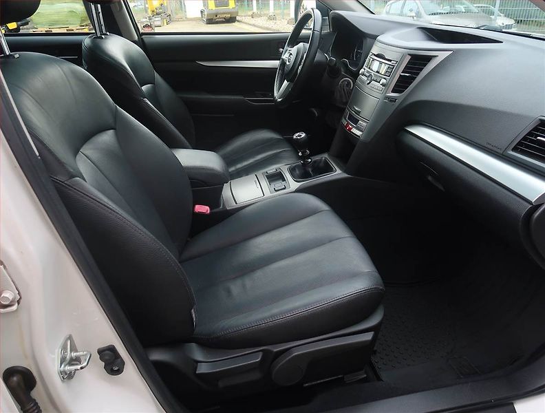 Subaru Outback (2012) 2.0 D, 4X4, Xenony, Tempomat - fotka 9 z 19