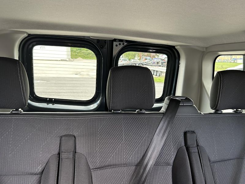 Renault Trafic (2026) COMBI L2H1 170k AT9 RED 8 MÍST - fotka 18 z 36
