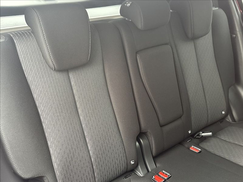 Mitsubishi Eclipse Cross 2,4 PHEV 188PS  A/T 4x4 - fotka 20 z 52