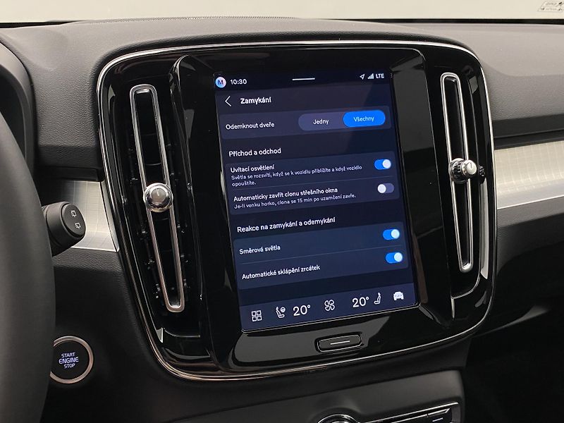Volvo XC40 (2026) B3 AUT DARK PLUS - fotka 51 z 58