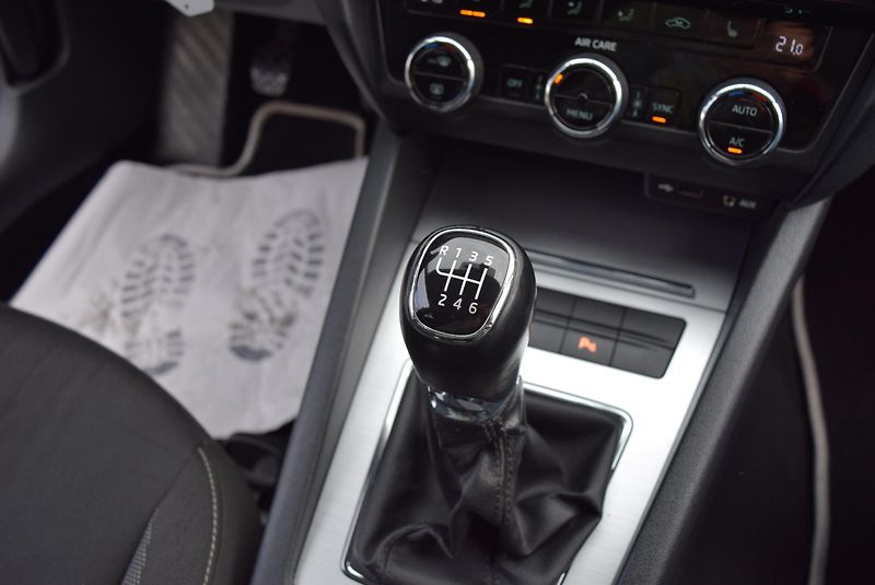 Škoda Octavia (2017) 1.5TSI 110kw AMBITION APP TEMP - fotka 36 z 50