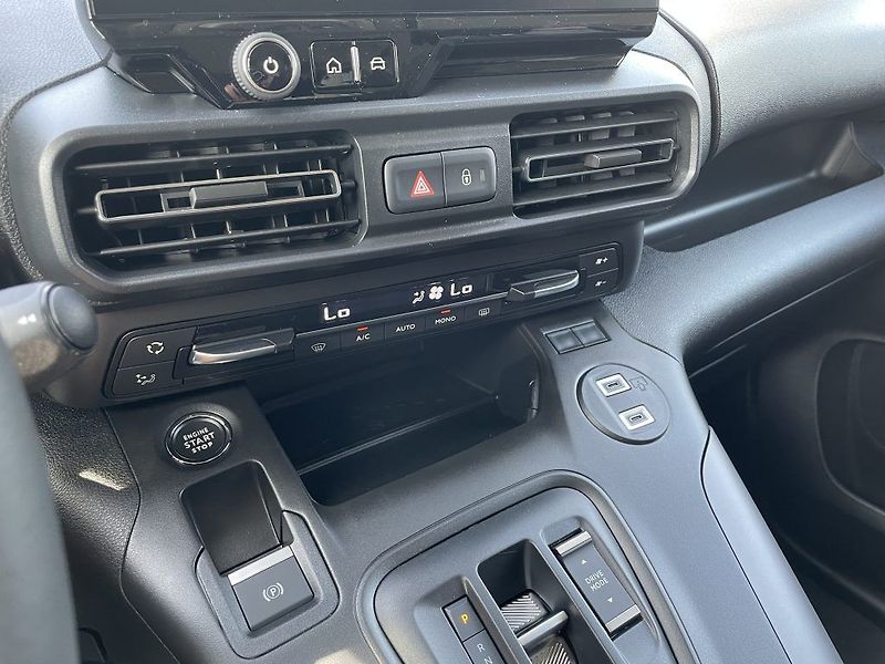 Toyota ProAce City Verso 1.5D 130k VIP 7S ODBĚR 10/2026 - fotka 24 z 33