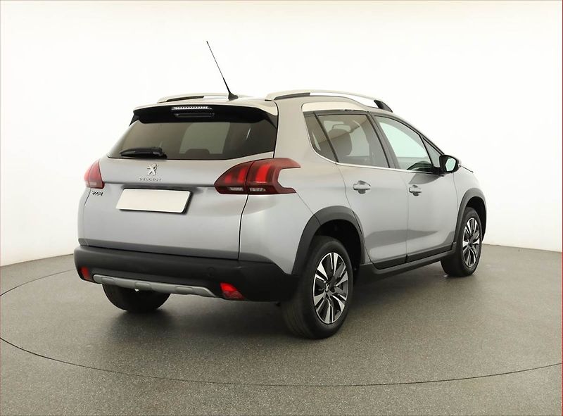Peugeot 2008 (2018) 1.2 PureTech, ČR,1.maj, Kůže - fotka 5 z 16